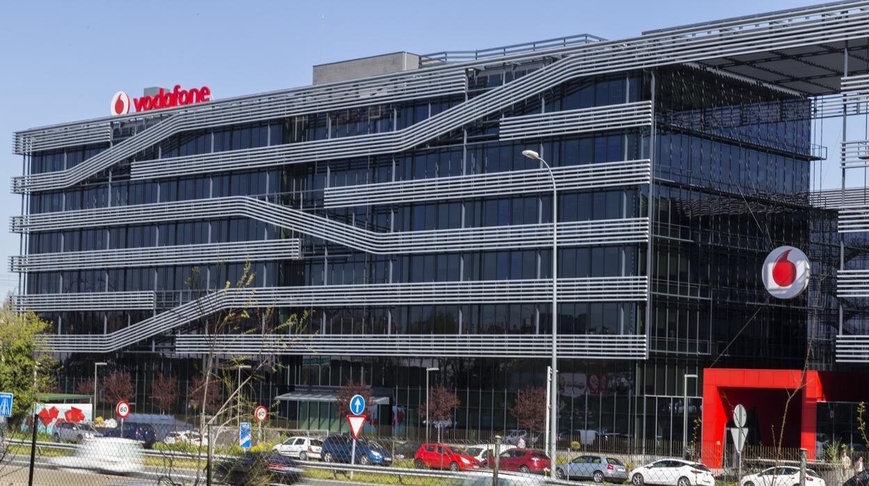 Vodafone y sindicatos acuerdan reducir el ERE a 442 trabajadores y la venta de las tiendas propias
