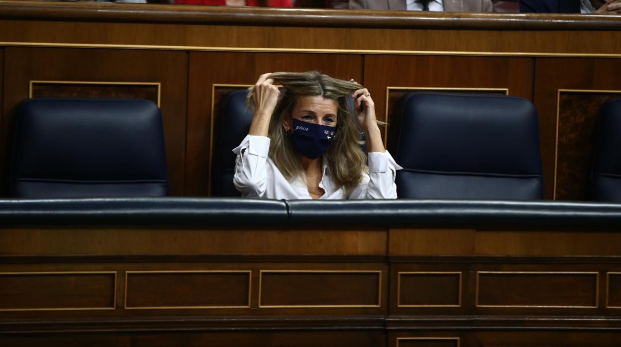 Díaz riega con 9 millones de los fondos europeos a cuatro regiones afines