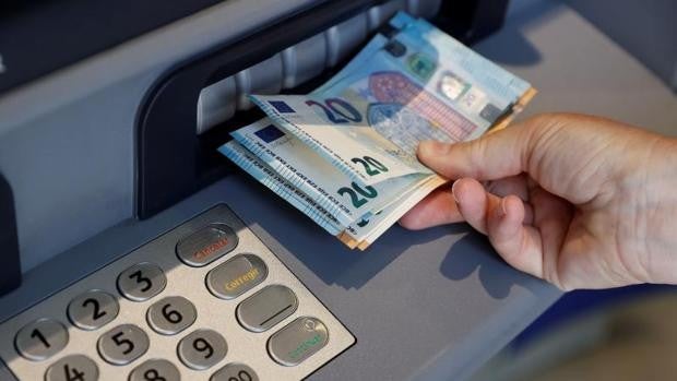 Billetes de 500 y movimientos de más de 10.000 euros: las operaciones que Hacienda investiga en España