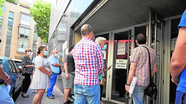 Qué trabajadores pueden prejubilarse a los 60 años con el 100% de la pensión