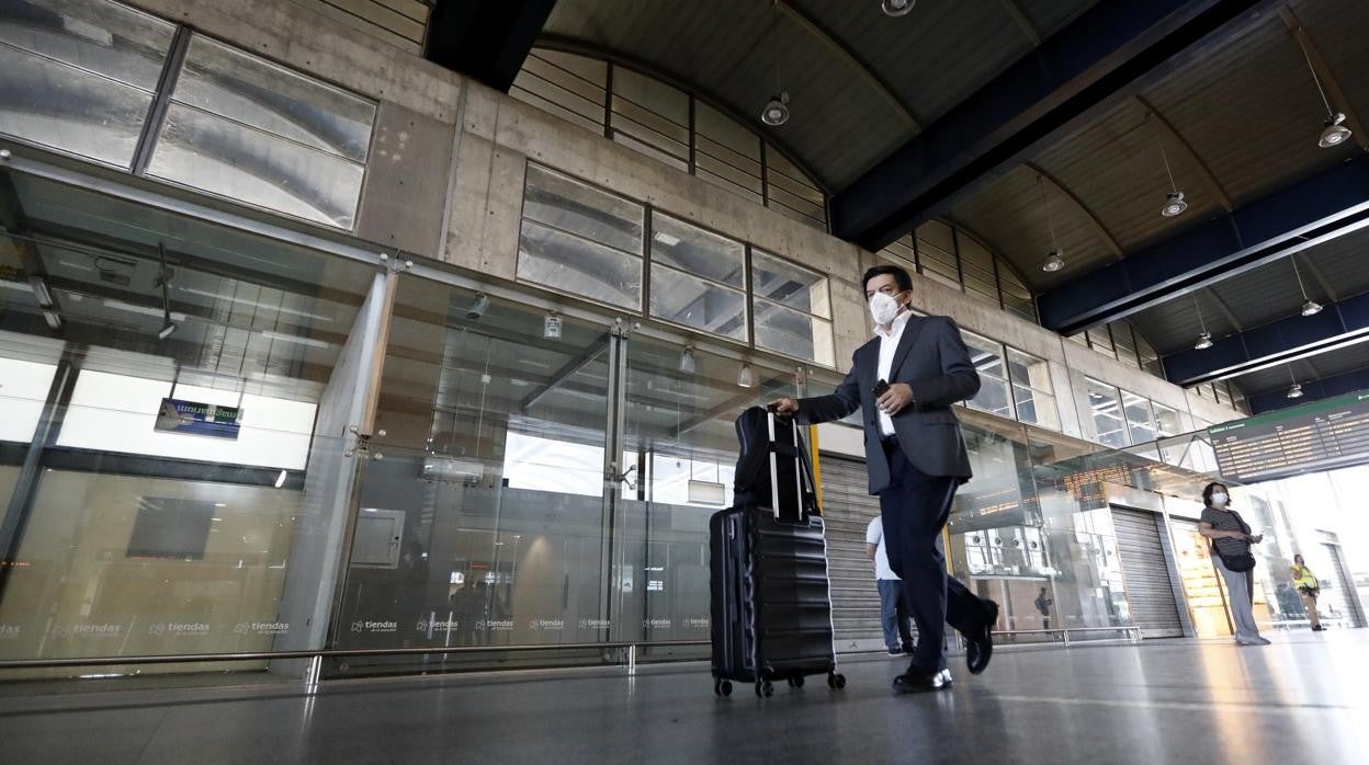 Un ejecutivo en la estación de tren cordobesa