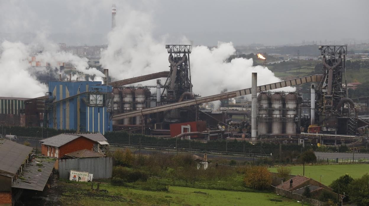 Imagen de archivo de la fábrica de acero de ArcelorMittal en Gijón (Asturias)