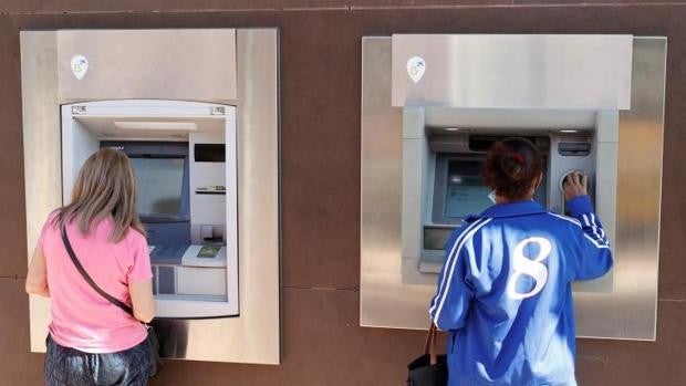 Cerco al dinero en efectivo: ¿Cuánto dinero puedo llevar encima? ¿Y guardado en casa?