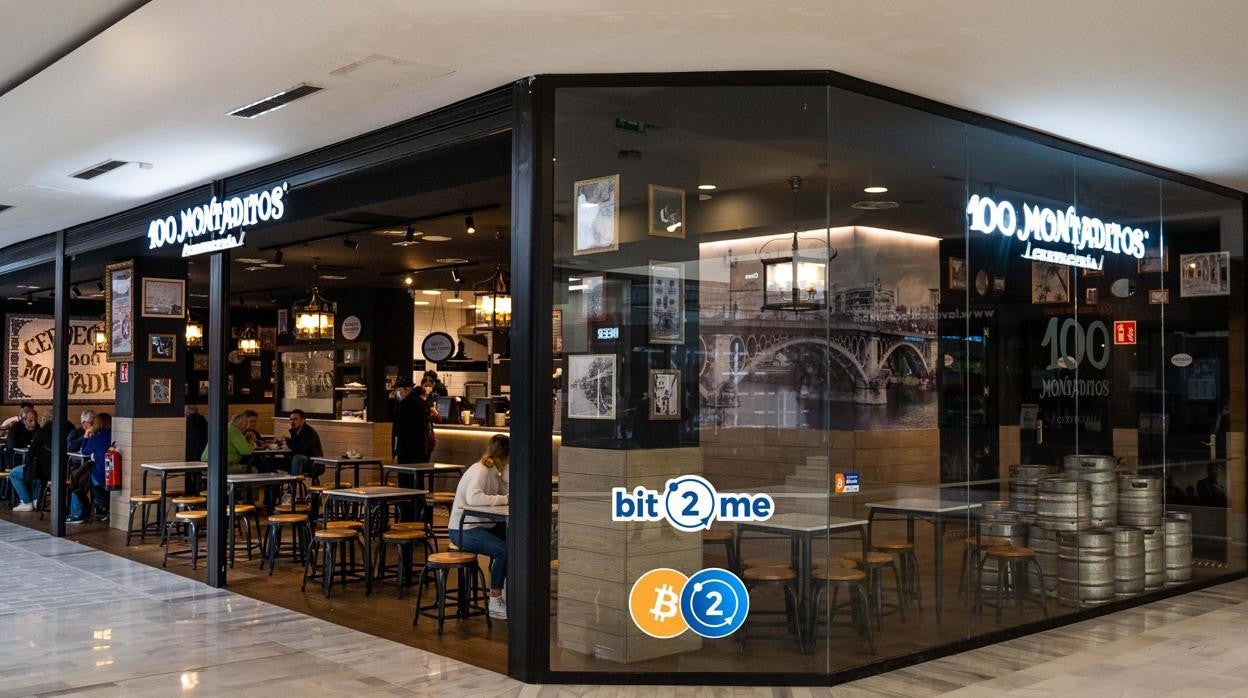 Los clientes de Restalia ya pueden pagar con criptomonedas en el establecimientos 100 Montaditos del centro comercial La Vaguada de Madrid