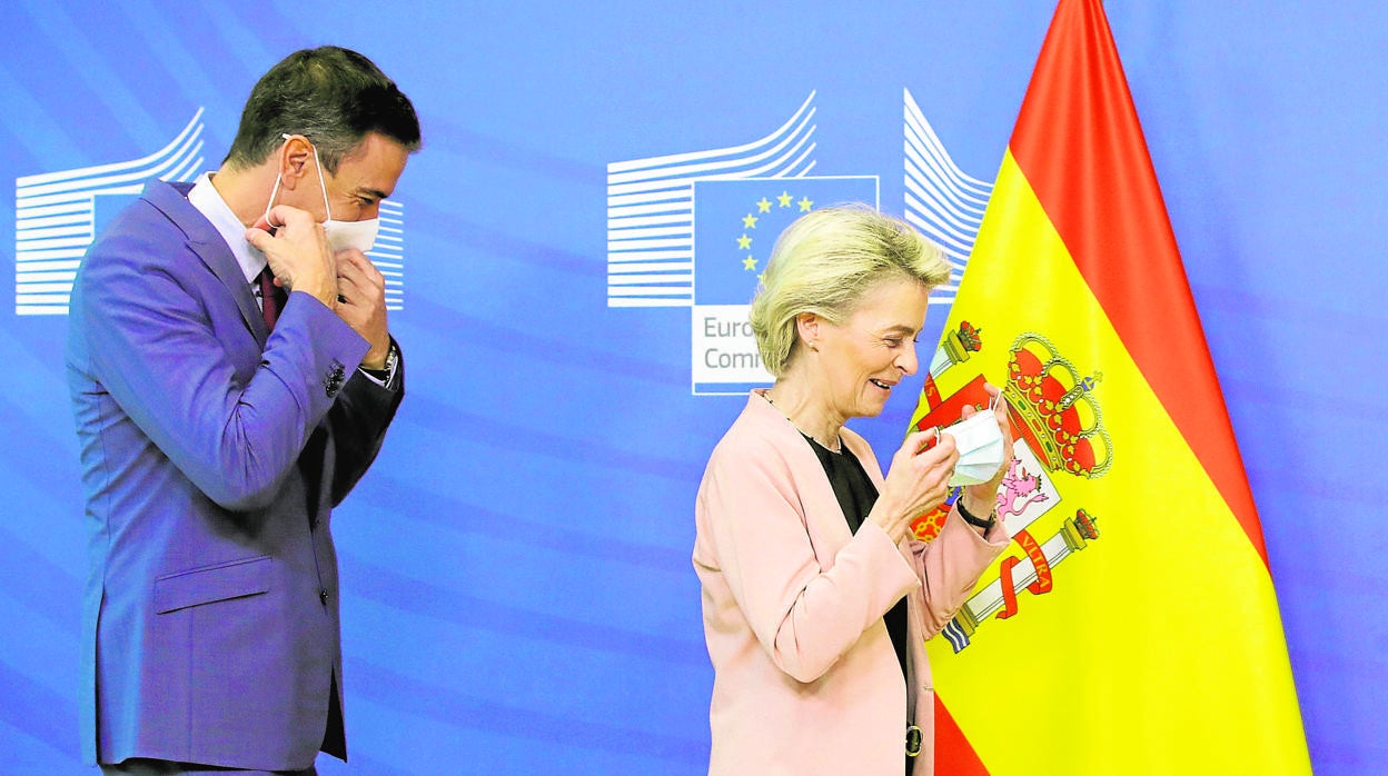 Ursula Von der Leyen y Pedro Sánchez tras la aprobación del Plan de Recuperación el pasado verano