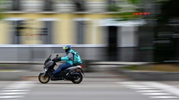 Claves de la huida de Deliveroo: no cumplir la ley 'rider' y menos cuota de mercado que la competencia