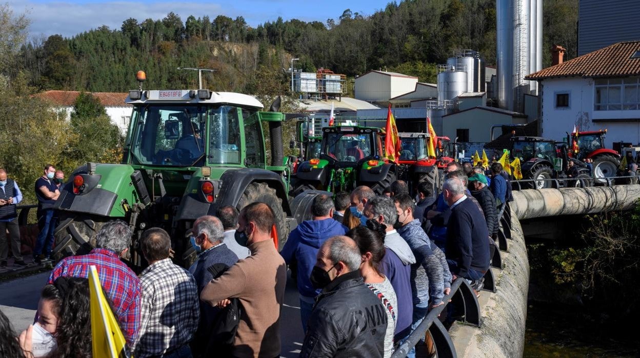 Manifestación ayer en Cantabria organizada por las organizaciones agrarias