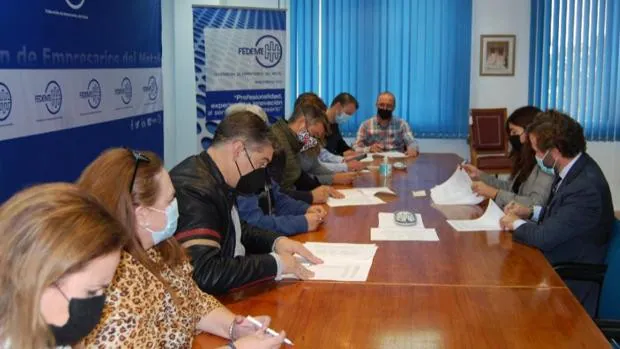 Trabajadores del metal de Sevilla y la patronal firman un convenio que garantiza la paz social tres años