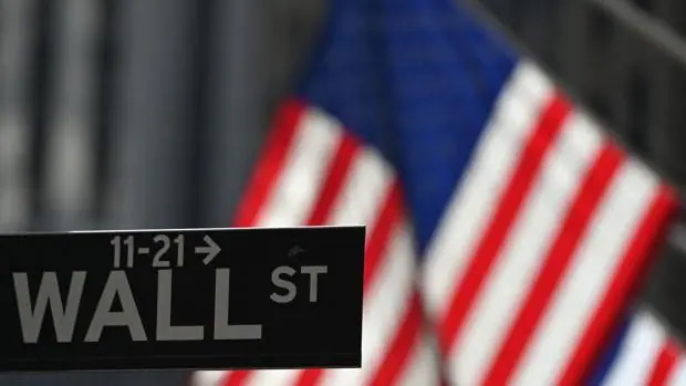 Wall Street abre con fuertes caídas por el miedo a la nueva variante del Covid