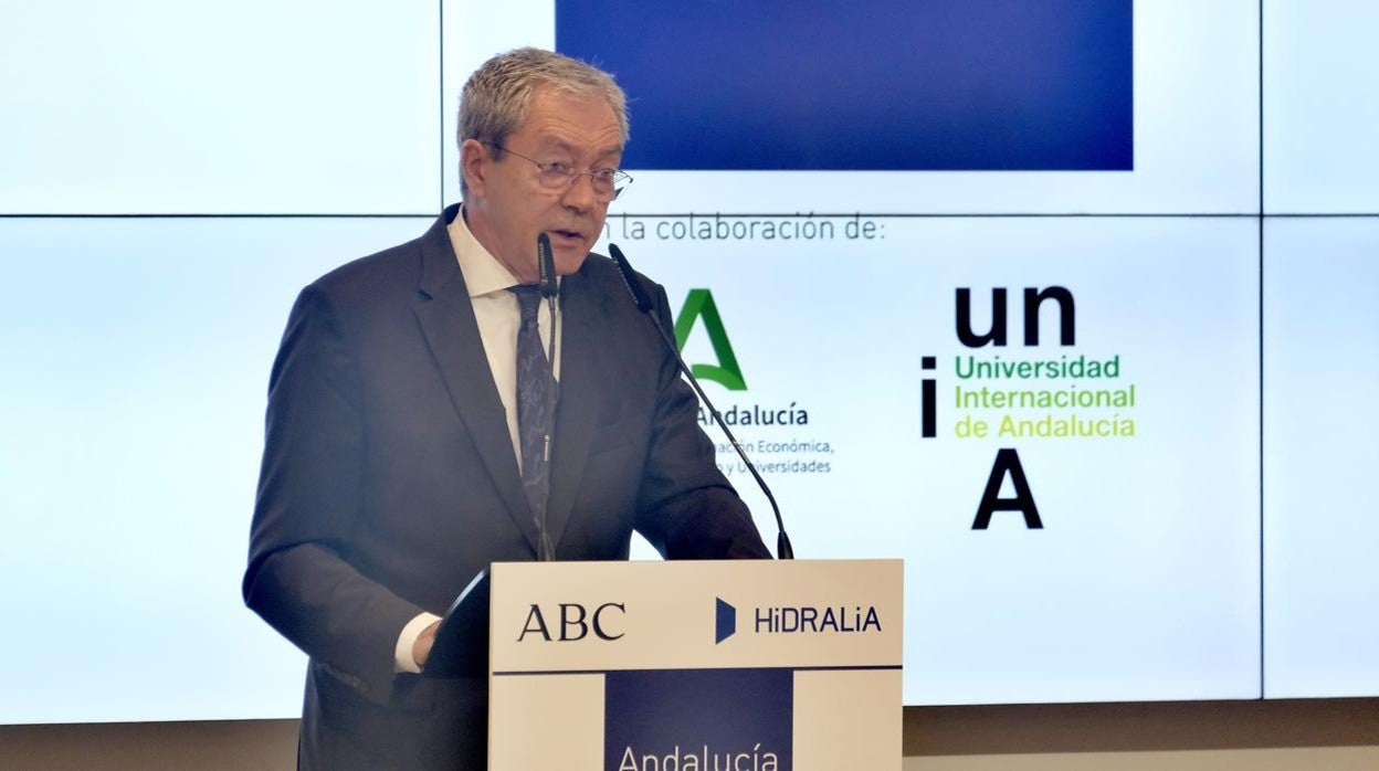 Rogelio Velasco,consejero de Transformación Económica, Industria, Conocimiento y Universidades, durante su intervención