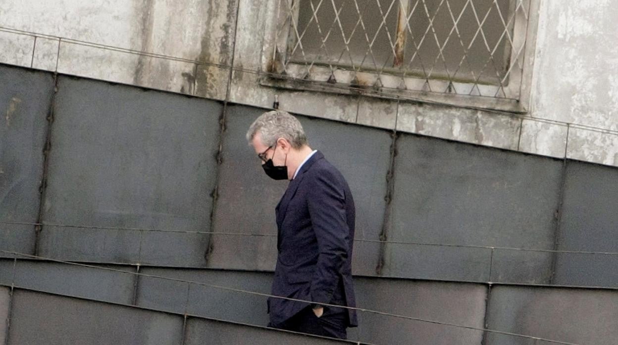 El presidente de Inditex, Pablo Isla, durante la inauguración esta mañana en La Coruña, de la primera exposición sobre Peter Lindbergh en España