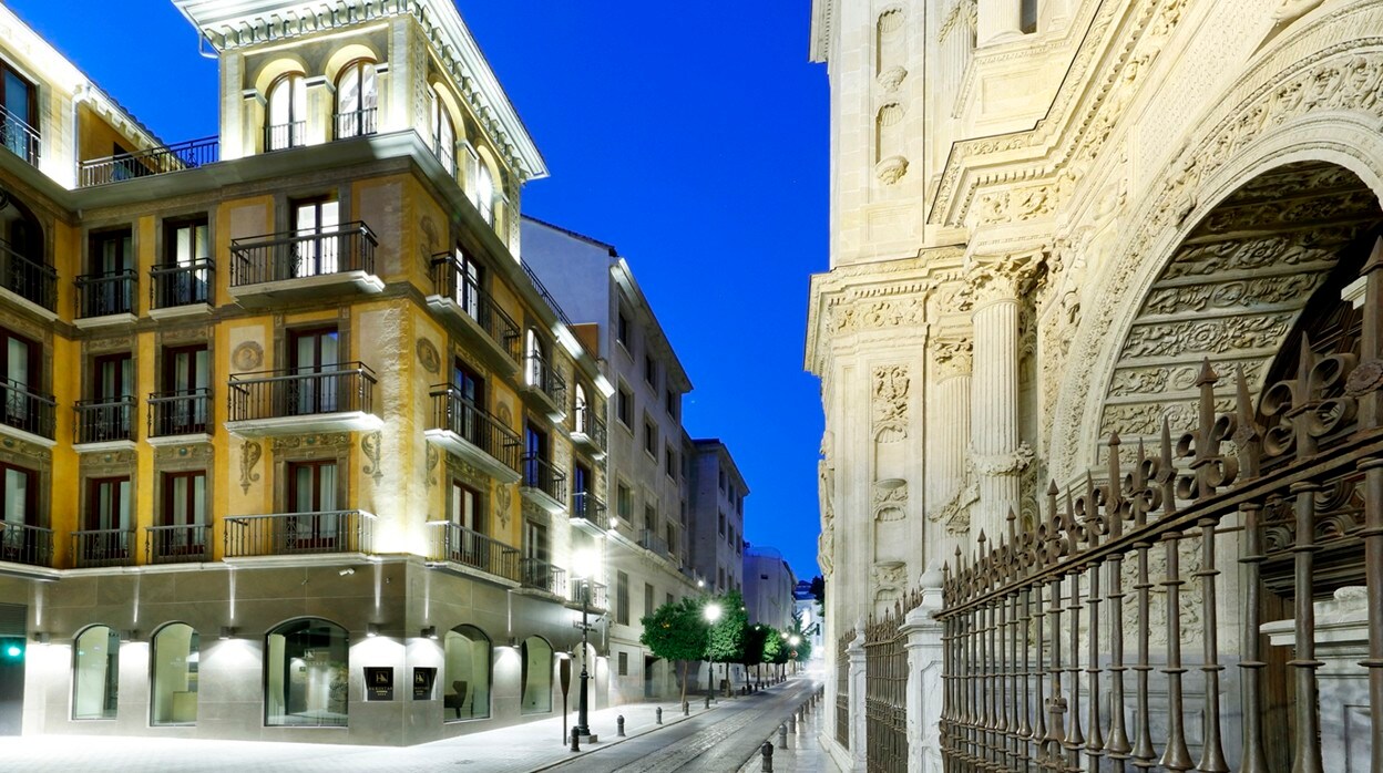 Fachada del hotel Catedral de Granada que ya está abierto