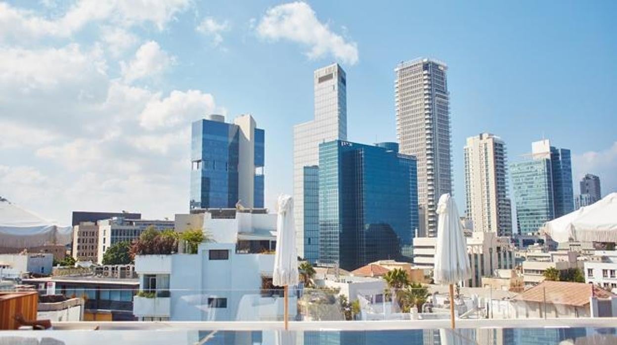 Las vistas de Tel Aviv desde el rooftop del hotel The Norman, de estilo Bauhaus