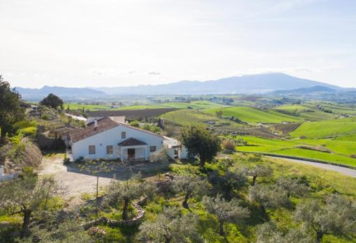 La casa rural en su tranquilo entorno