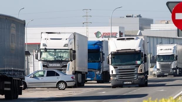 La distribución cifra en cientos de millones el coste por la convocatoria de huelgas de los transportistas