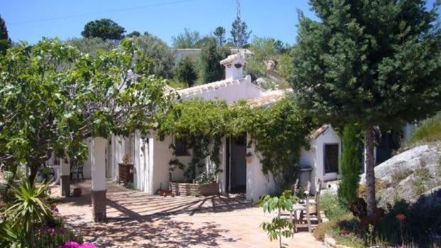 Cuatro fincas rodeadas de árboles en Andalucía por menos de 500.000 euros