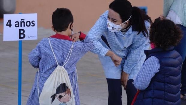 Nueva ayuda de 100 euros al mes por hijo a cargo para 2022: los requisitos para pedirla