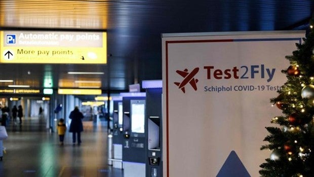 Imagen del aeropuerto de Amsterdam semivacío