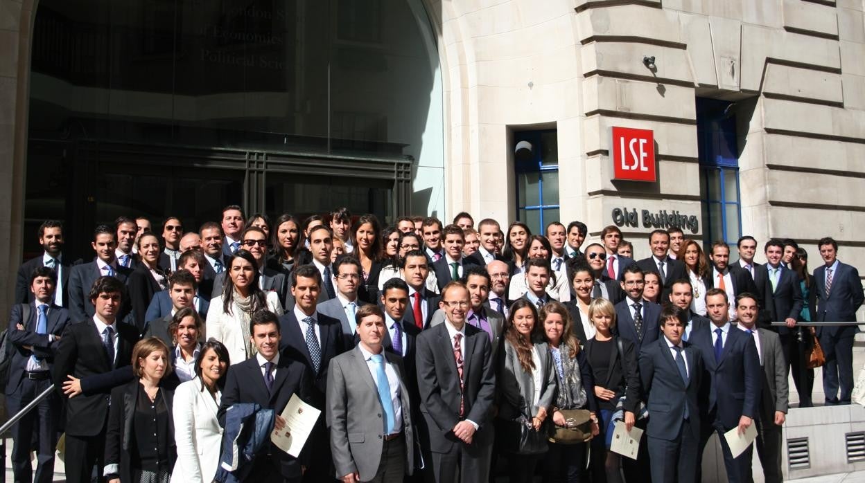 Alumnos de IEB en su estancia en la London School of Economics