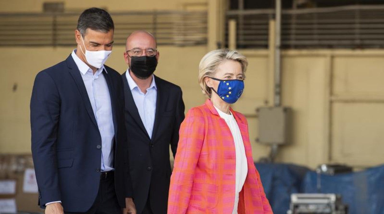 Pedro Sánchez, presidente del Gobierno de España, y Ursula von der Leyen, presidenta de la Comisión Europea