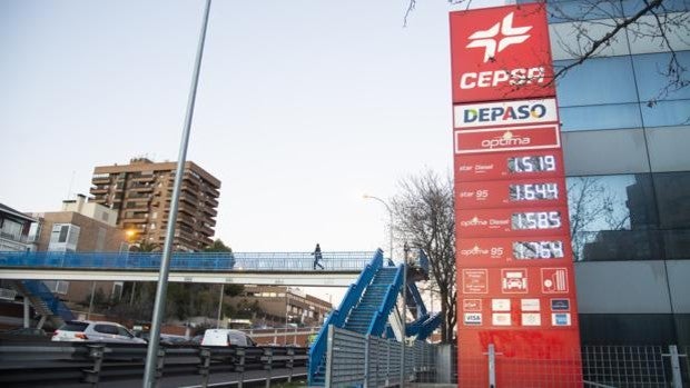 Los carburantes se disparan a máximos históricos y lastran la recuperación económica