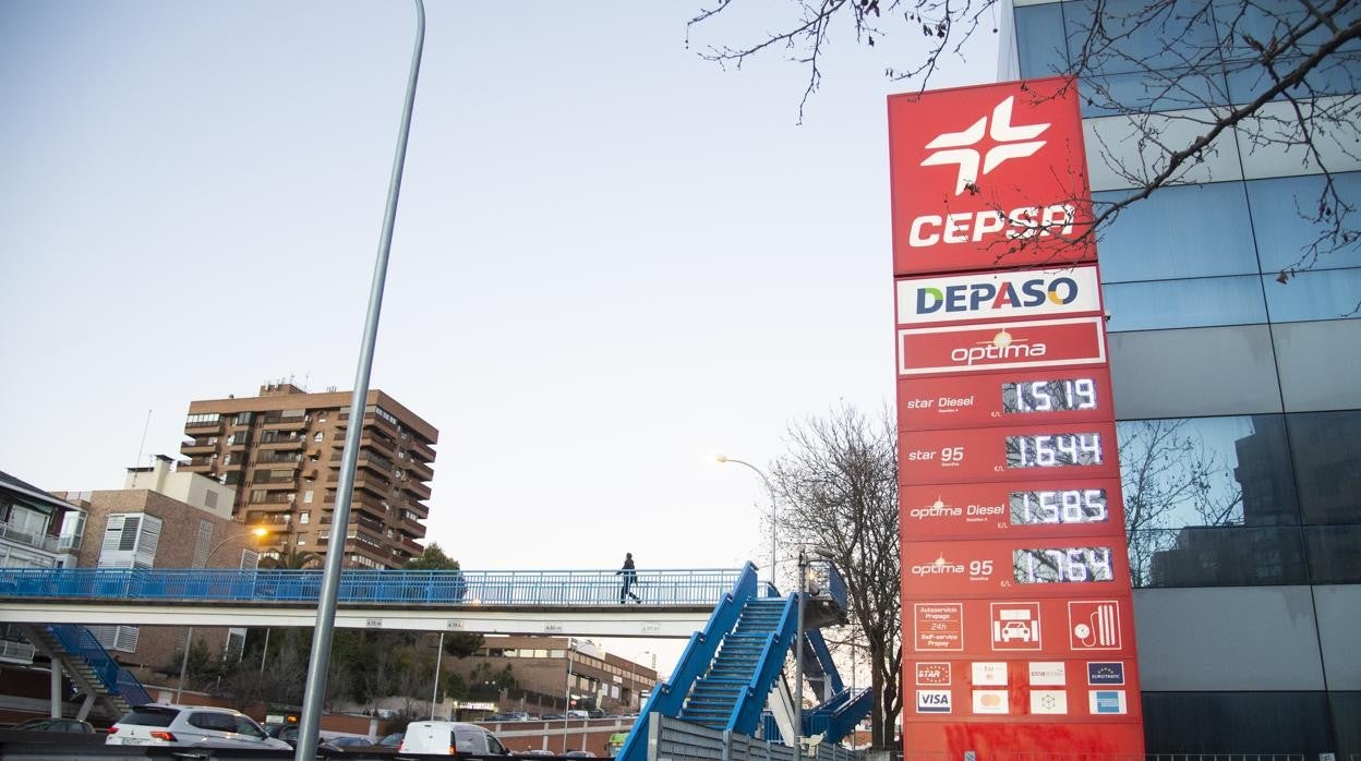 Los carburantes se disparan a máximos históricos y lastran la recuperación económica