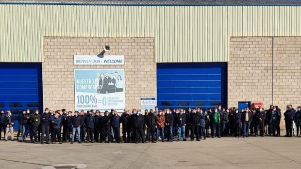 Los trabajadores de Santa Bárbara en Alcalá de Guadaíra denuncian «el desmantelamiento encubierto de la fábrica»