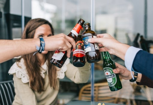 La cervecera anuncia que seguirá trabajando «mano a mano» con la hostelería