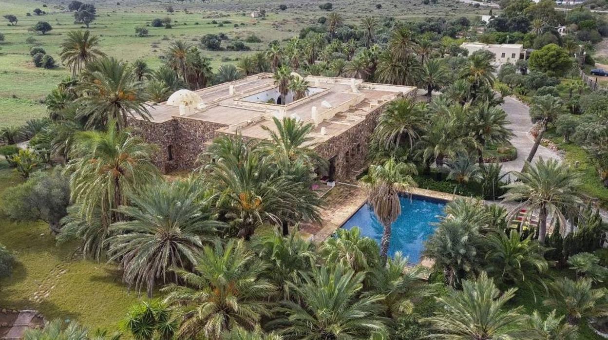 Chalet rodeado de vegetación en Níjar (Almería)