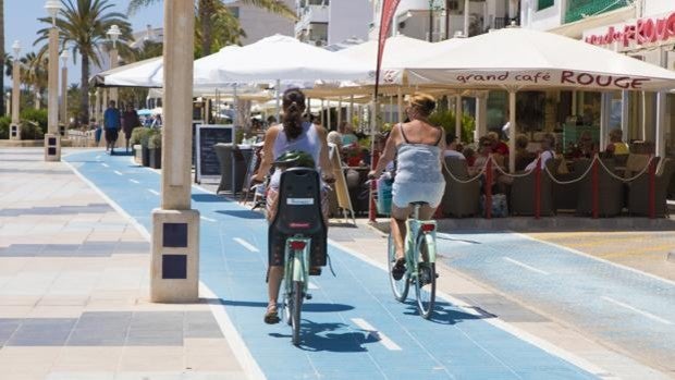 El dinero de la UE para el turismo se destina al vallado de un campo de golf, a carriles bici o electrolineras