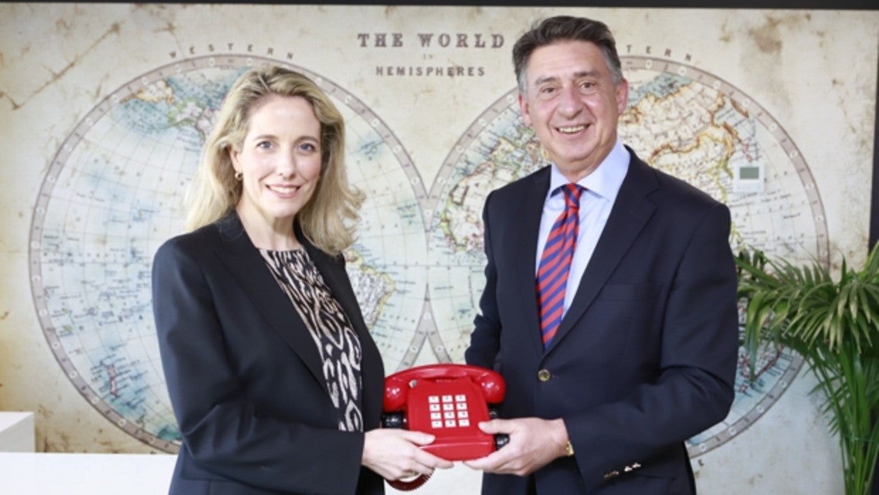 Patricia Ayuela, nueva CEO de Línea Directa, con su predecesor, Miguel Ángel Merino