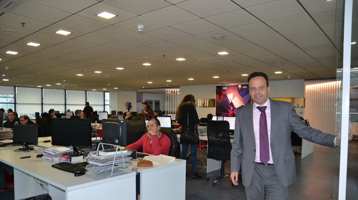 Julio Pérez, CEO y fundador de Soltel, en las oficinas de la compañía en Sevilla