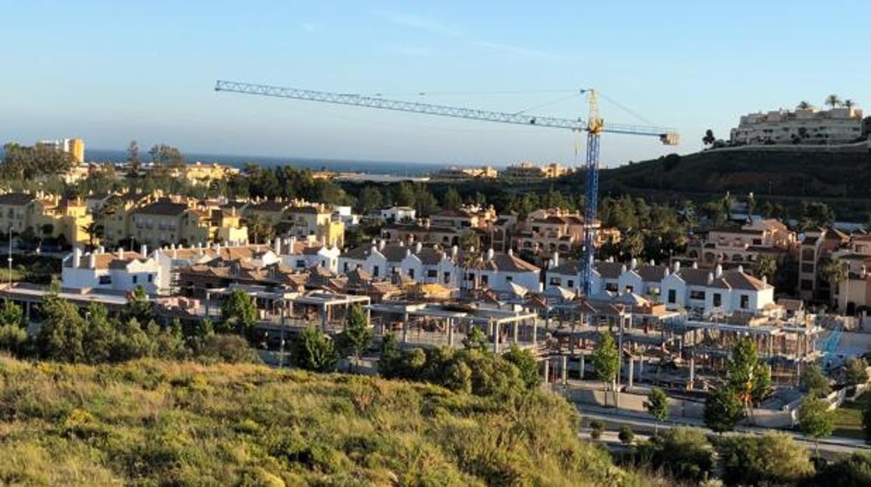 Urbanización en construcción en Mijas, uno de los vértices del triángulo de oro de la Costa del Sol