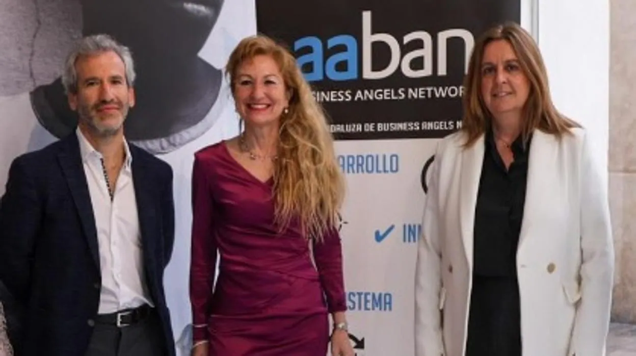 David Rodríguez, vicepresidente de la Asociación Andaluza de Business Angels (Aaban); María luisa García, presidenta de Aaban; y Rosa Sánchez, teniente de alcalde de Málaga