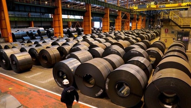 Las empresas paran fábricas y activan en cascada los ERTE de guerra