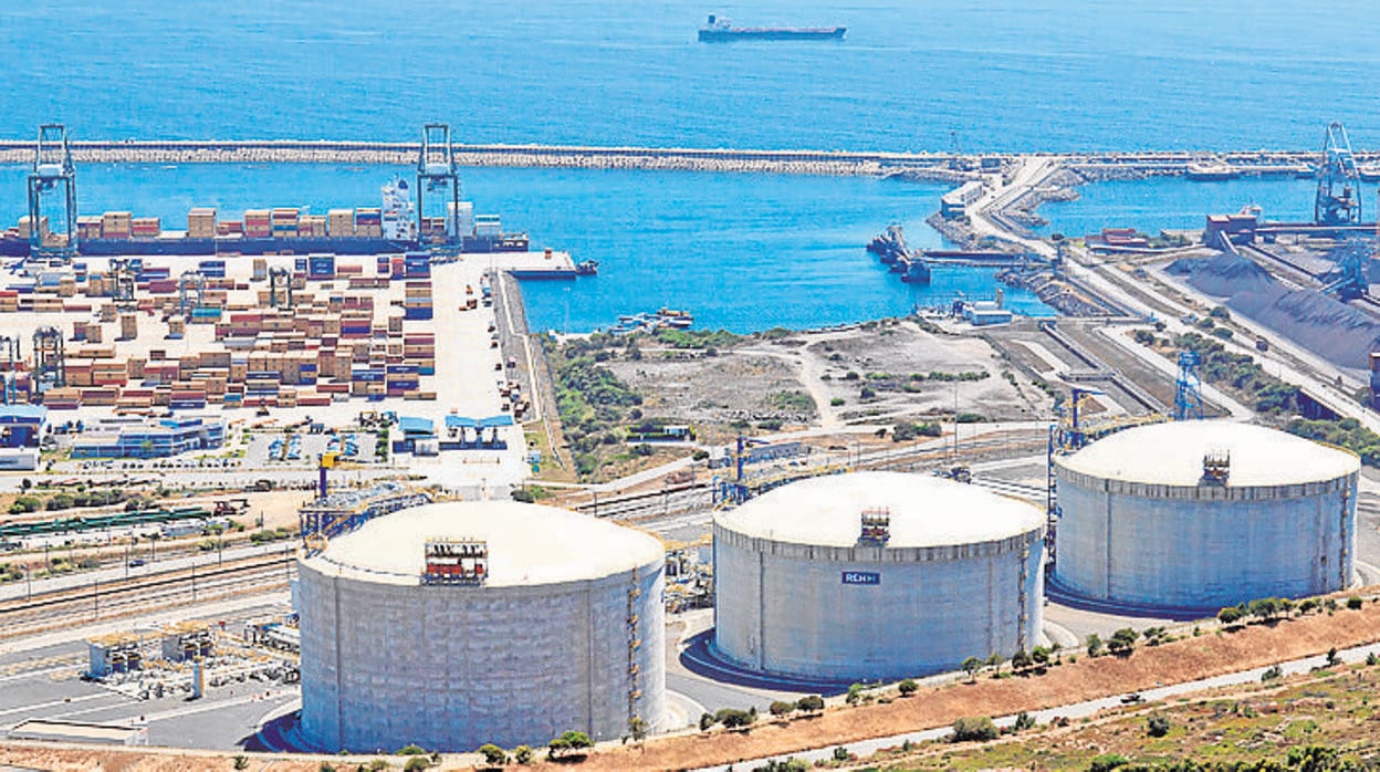 El puerto de Sines, el de mayor tráfico de todo Portugal, cuenta con unas instalaciones de gas anexas que ya se han quedado pequeñas