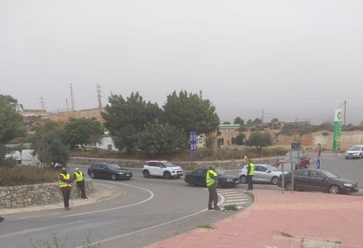 Los piquetes de la Plataforma para la Defensa del Transporte de Mercancías actuando esta mañana en la corona metropolitana de Sevilla