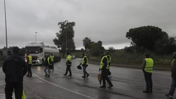 El paro de transportistas se recrudece en Andalucía y amenaza el abastecimiento