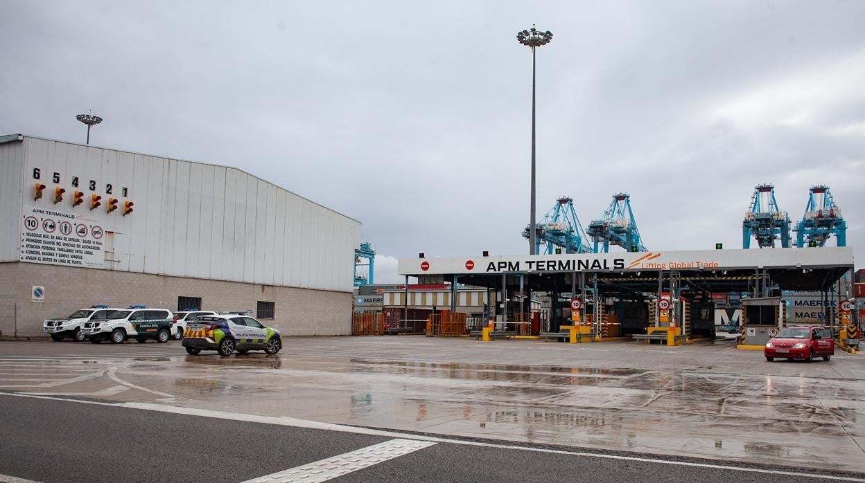 Imagen desoladora tomada este miércoles en la entrada a la terminal de APM del puerto de Algeciras