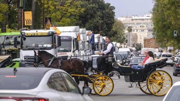 Colapso de tráfico en Sevilla por los paros del transporte