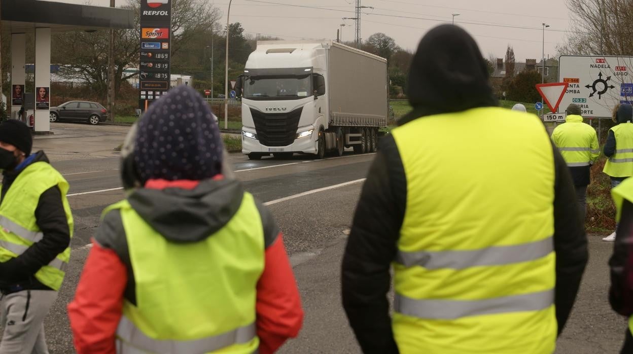 Transportistas forman piquetes esta semana en la huelga indefinida del transporte de mercancías