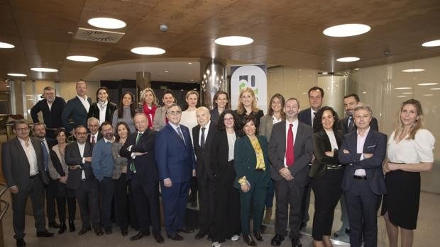 Miguel López-Quesada renueva como presidente de Dircom