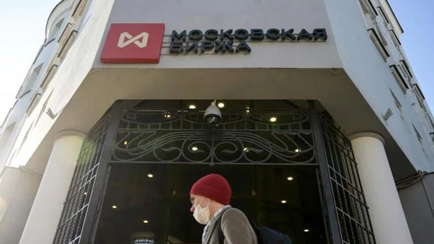 La Bolsa de Moscú retoma la operativa con acciones tras casi un mes cerrada
