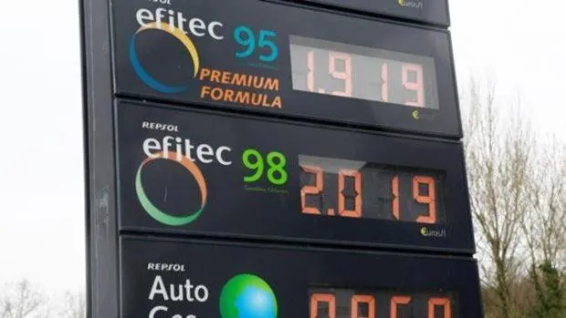 Estadística revela que el precio de convertir el petróleo en gasolina se ha encarecido un 60% en el último año