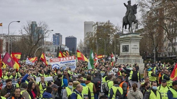 El paro de los transportistas, en directo: Continúan los paros de manera «indefinida» tras la reunión con el Gobierno