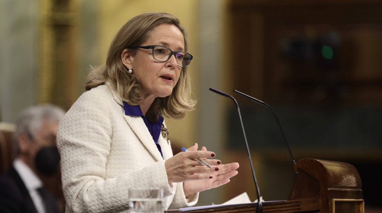 La vicepresidenta primera y ministra de Asuntos Económicos y Transformación Digital, Nadia Calviño, durante una sesión plenaria en el Congreso