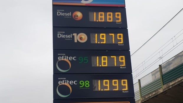 Las gasolineras de Sevilla niegan haber subido precios antes de la rebaja de los 20 céntimos