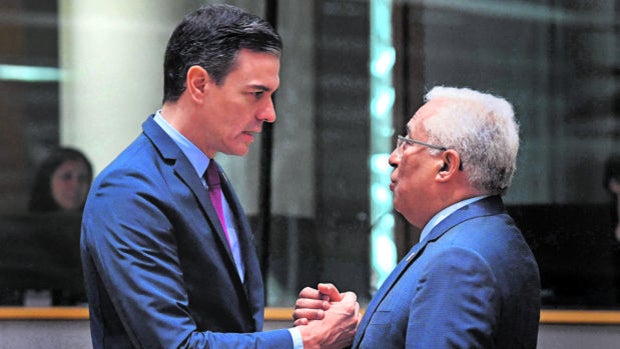 España y Portugal presentan una propuesta a Bruselas para fijar un tope del gas en 30 euros el MWh