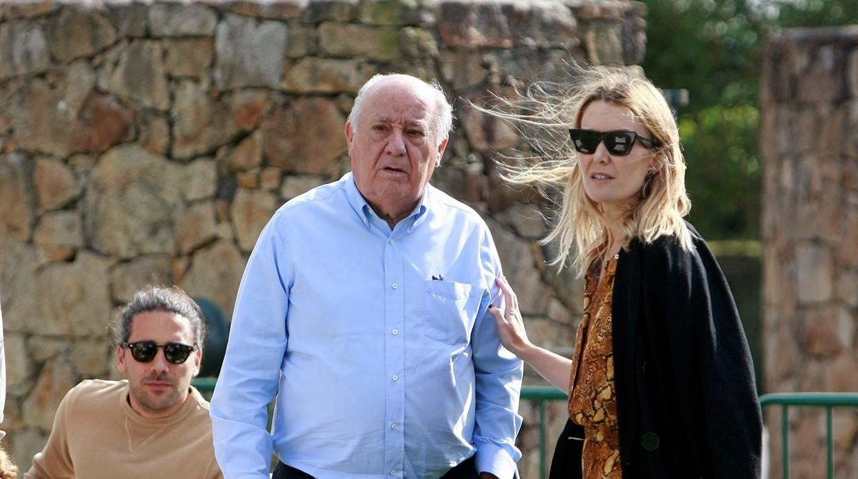 El fundador de Inditex Amancio Ortega, junto a su hija y presidenta de la compañía, Marta Ortega