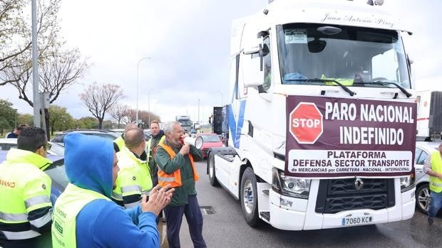 Un centenar de empresas andaluzas piden el ERTE por la guerra y el paro de transportistas